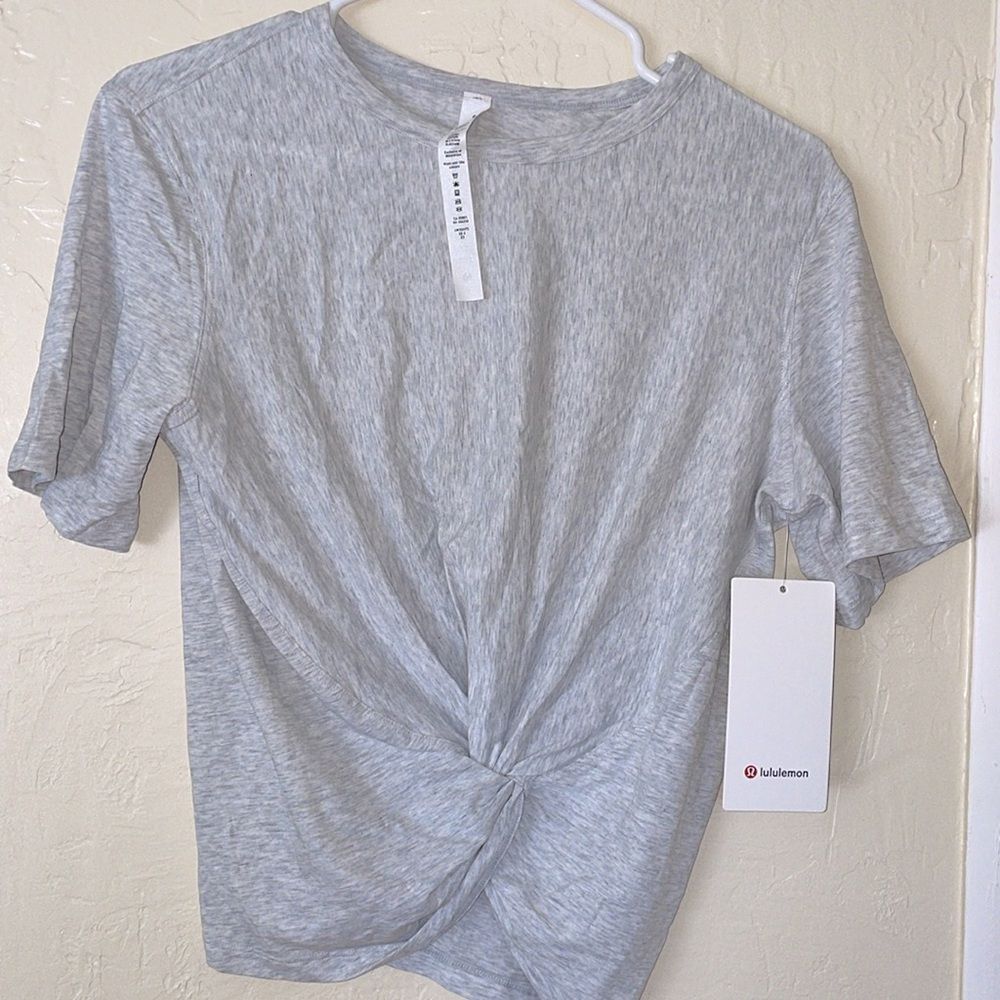NWT LULULEMON CRESCENT TEE KNOT GREY HEATHERED size 6